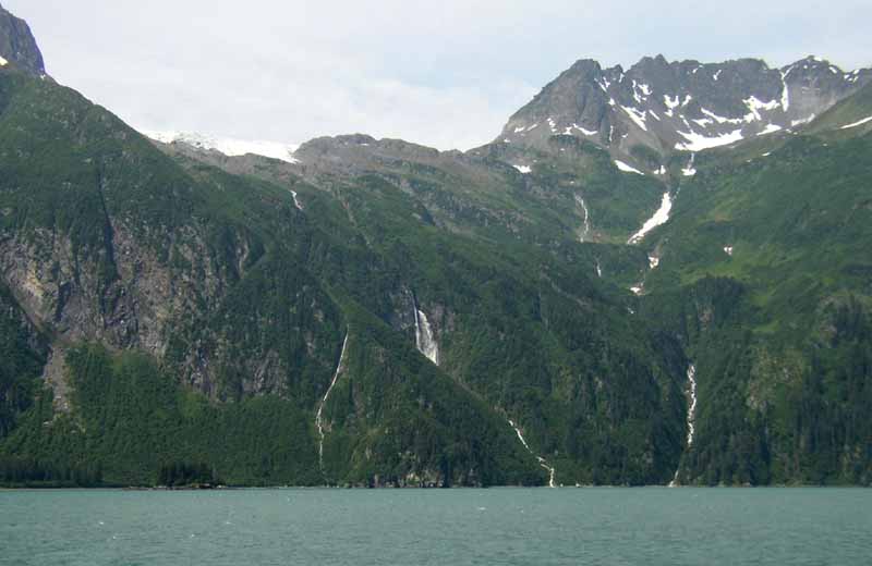 Cascade provenant du Glacier Anderson