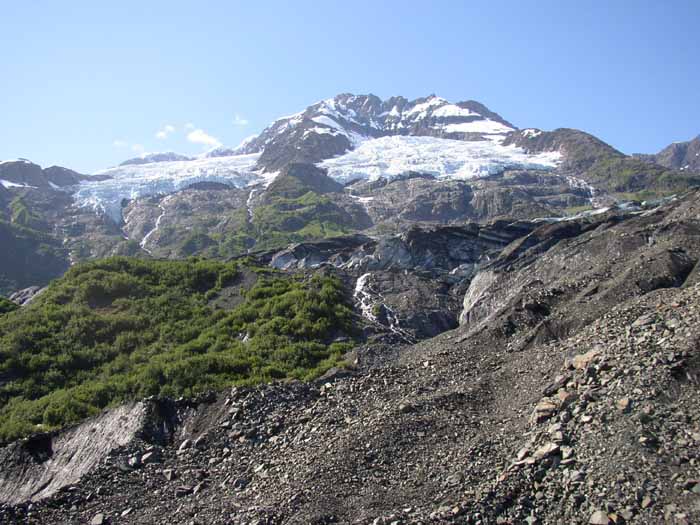 Montagne d'où dévale Serpentine Glacier