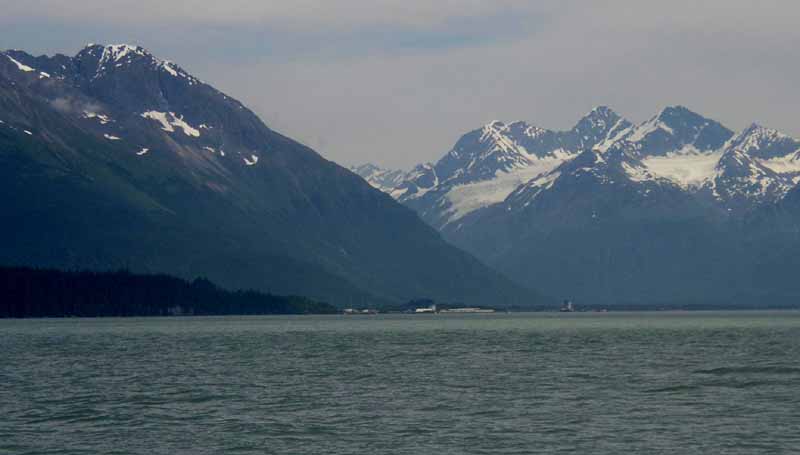 Au pied des montagnes : Valdez